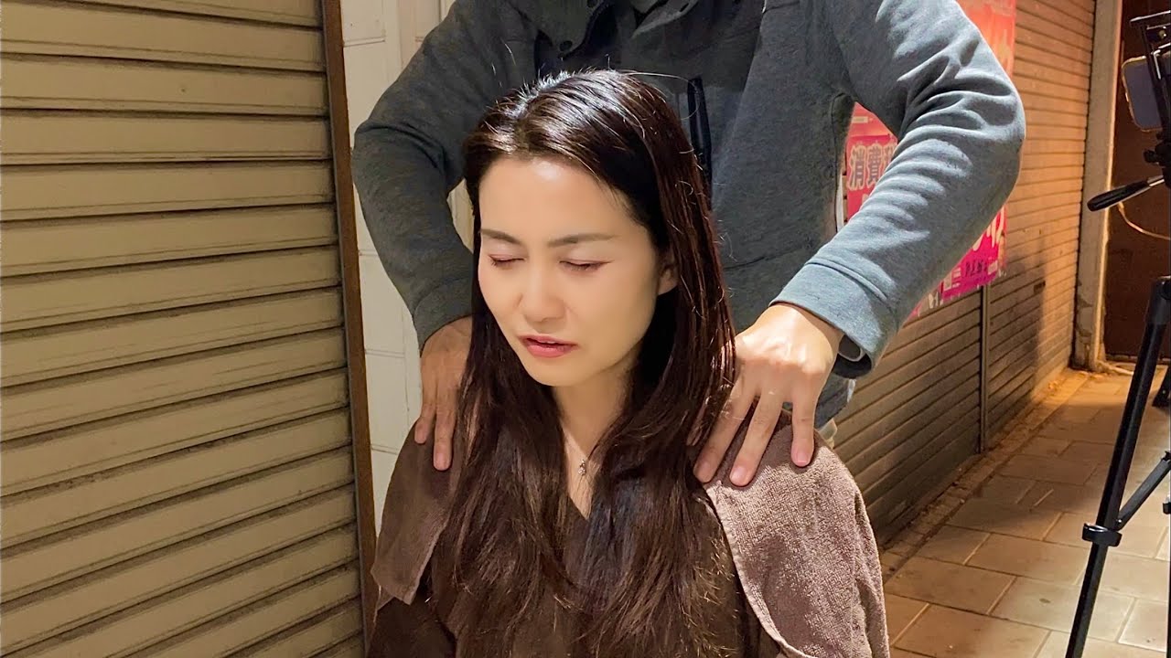 ASMRЖенщина с болью в шее и плечах! Массаж плеч, который действует глубоко внутри