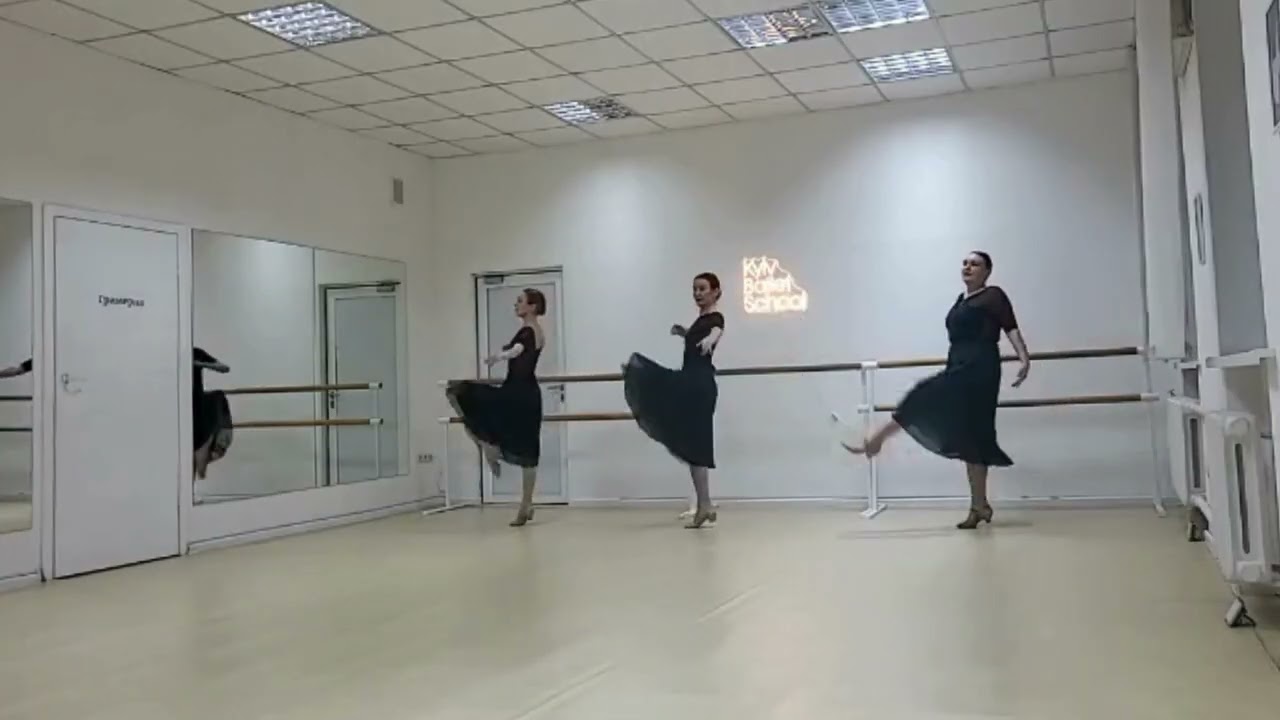 Відкритий урок з народно-сценічного танцю для дорослих