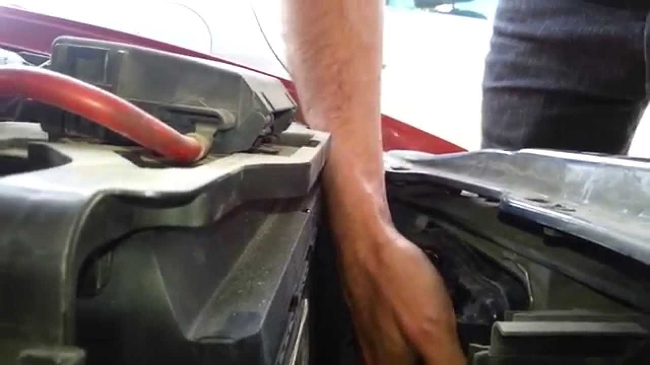 Sustitución lámpara de luz de cruce Seat León 2001