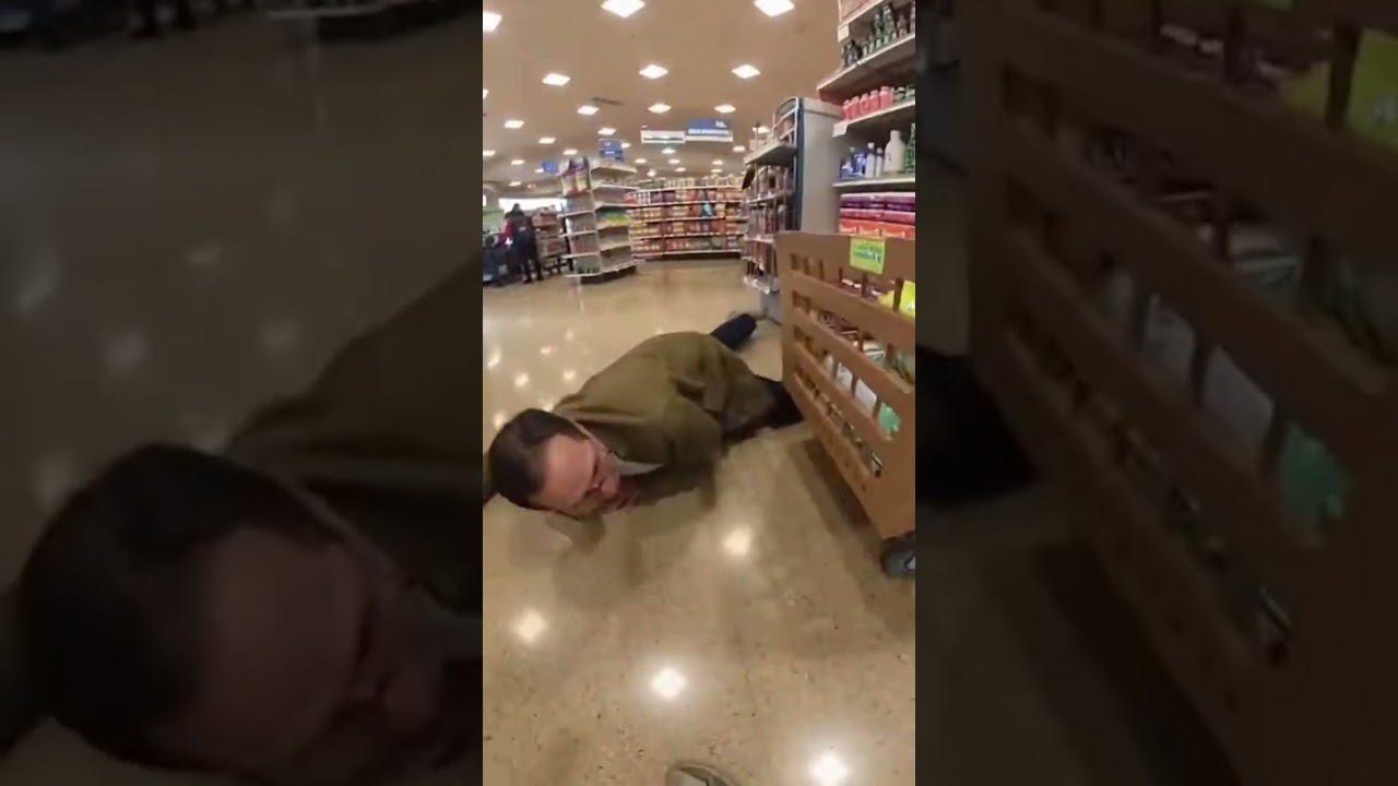 Cat Outsmarts Everyone in Fish Heist