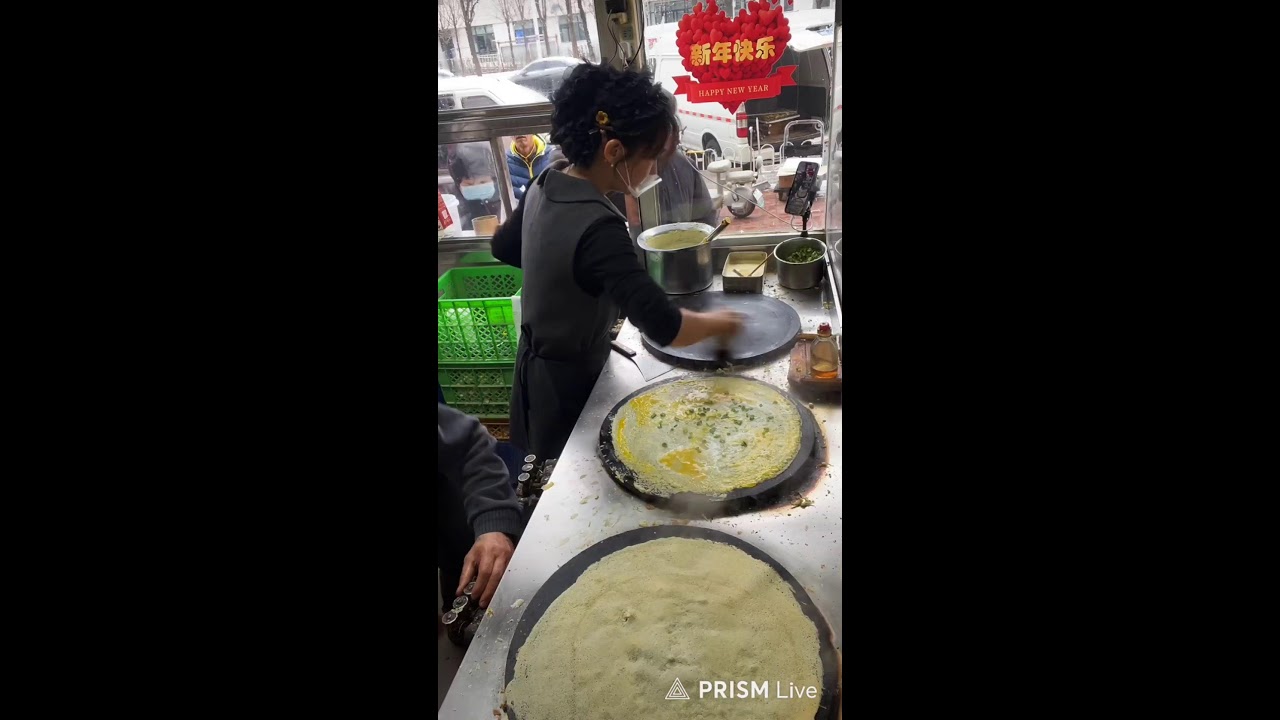 Chinese Woman expert in cooking.