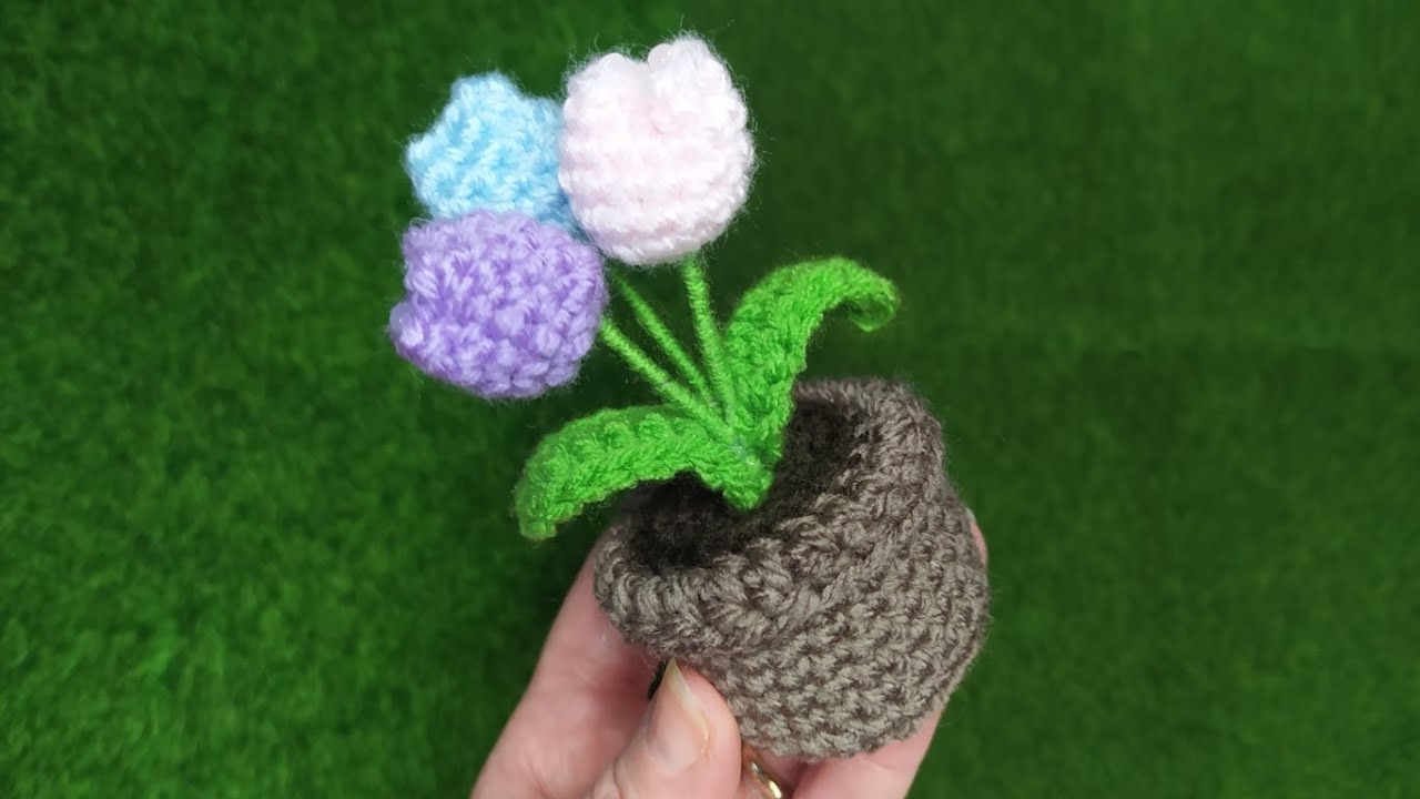 Тюльпаны в вазе 🌷 Урок вязания крючком 💕 Мини-ваза для тюльпанов крючком 💜