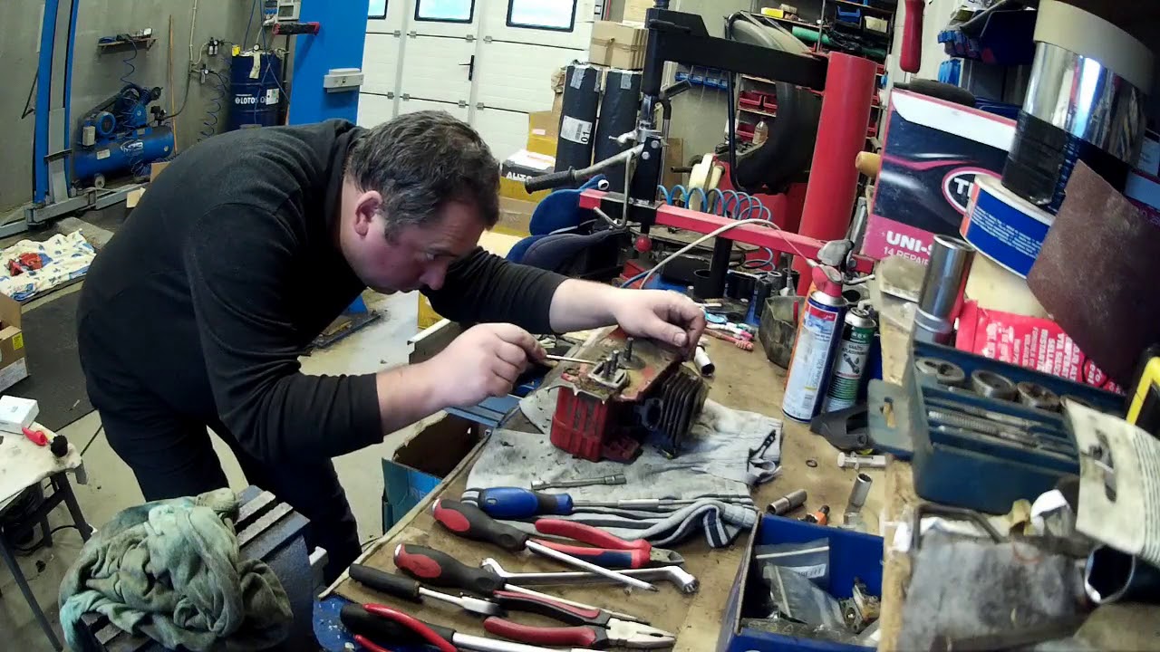 Disassembly of Jonsered 2036 chainsaw