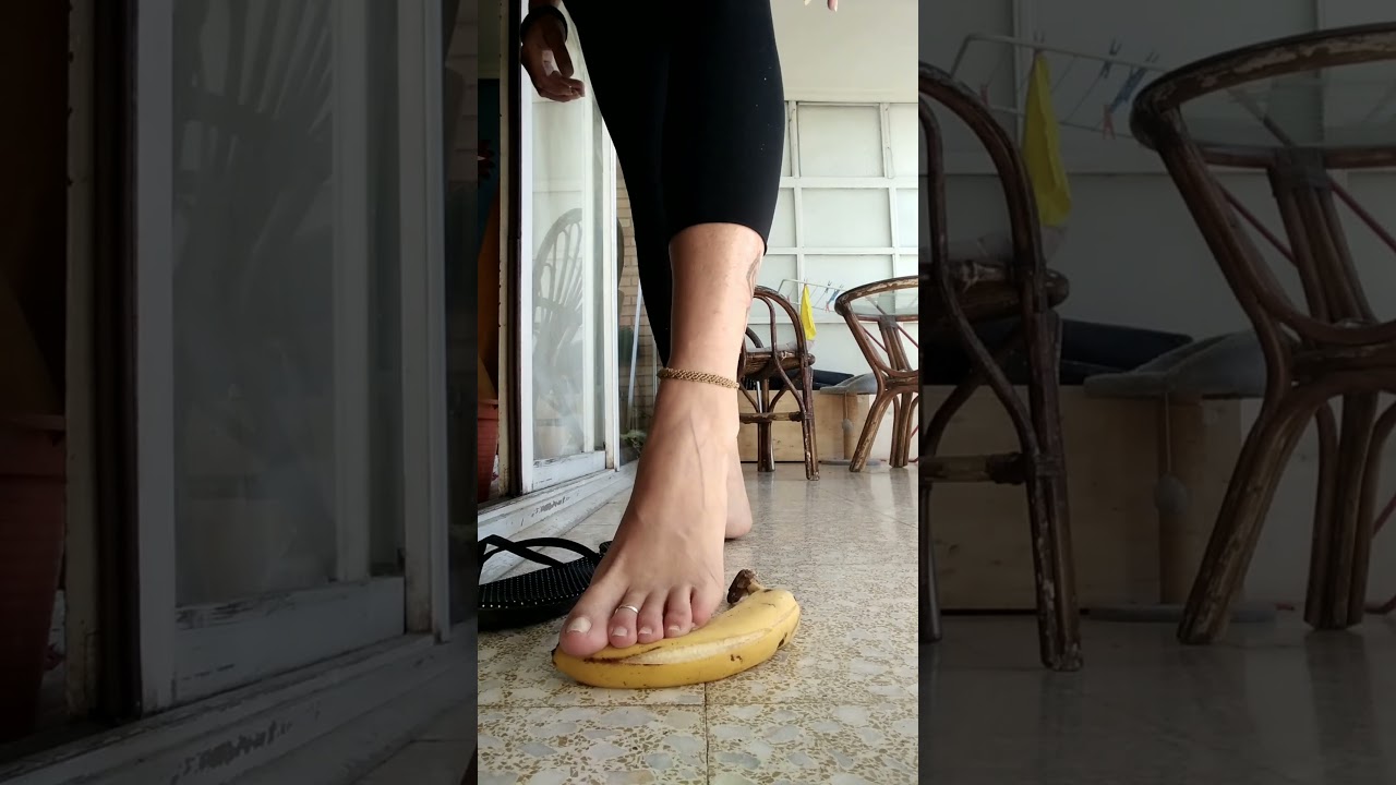 Pies vs banana 
