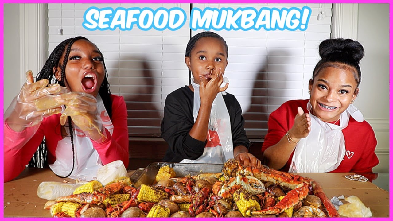 HUGE CRAB, MUSSELS, AND CLAMS SEAFOOD BOIL MUKBANG + MORE TEA SPILLING! | YOSHIDOLL