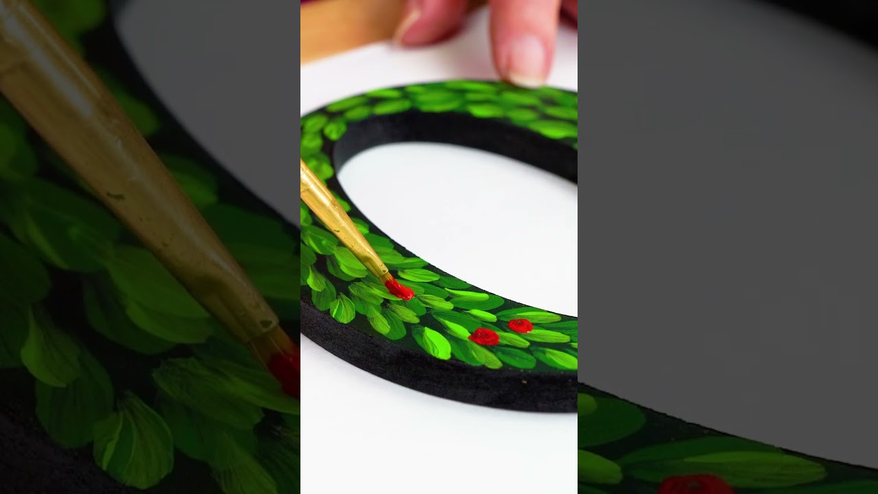 How to Paint Wood Letters for Festive DIY Christmas Decorations #plaidcrafts #diy