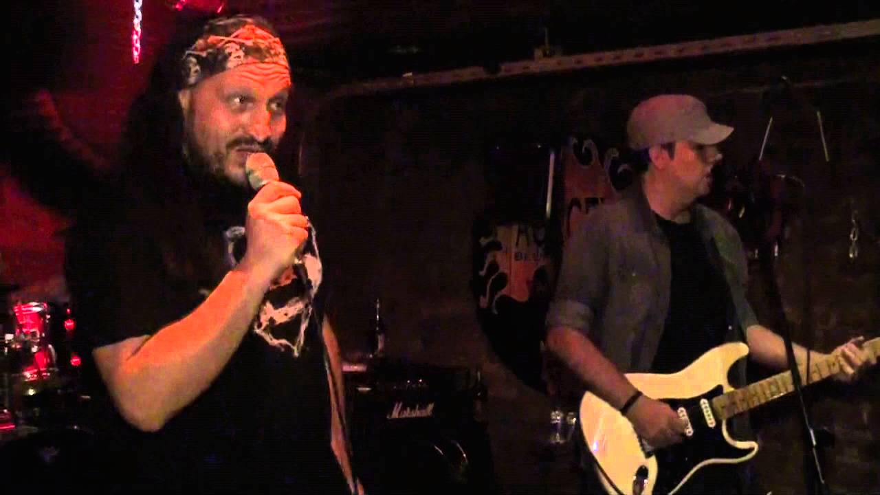 Acil Servis - Thunderstruck (Live Performance)