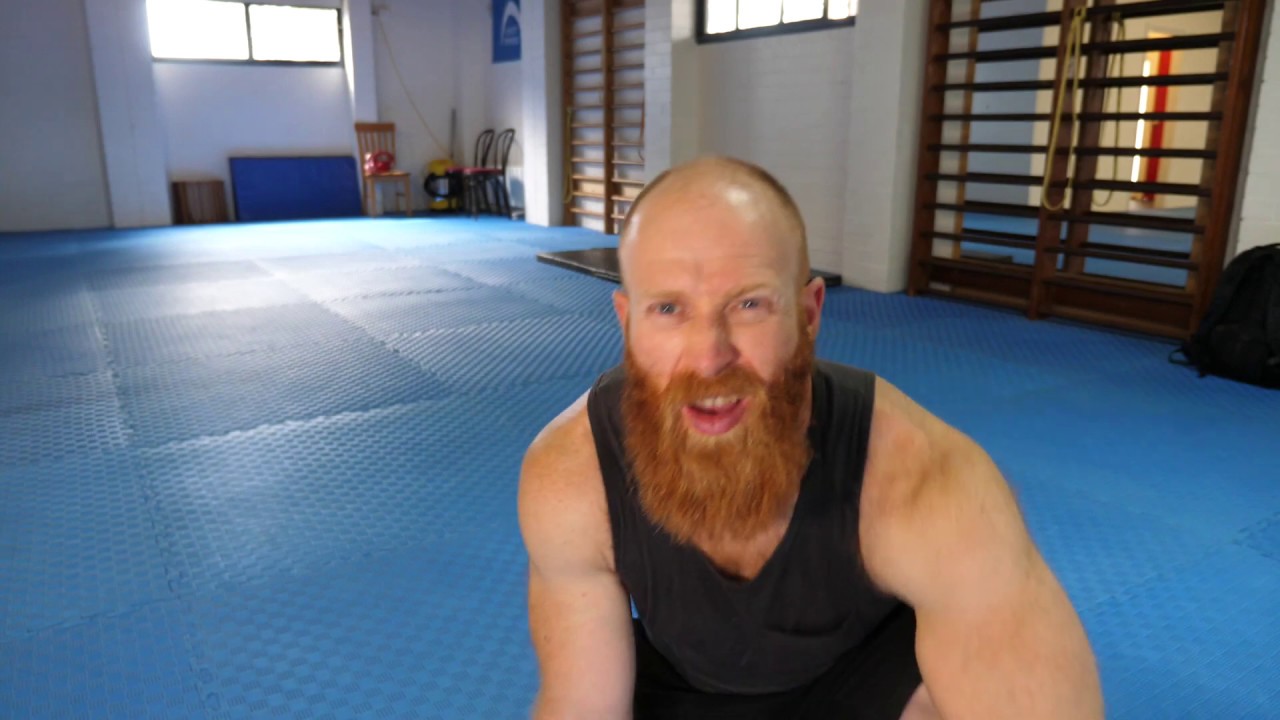Negativa-Role: Quick tutorial on an introductory capoeira floor movement