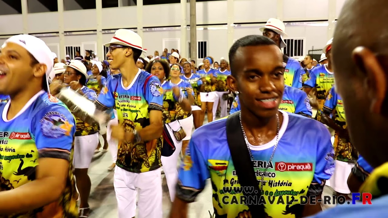 Ensaio Beija-Flor esquenta bateria 2015