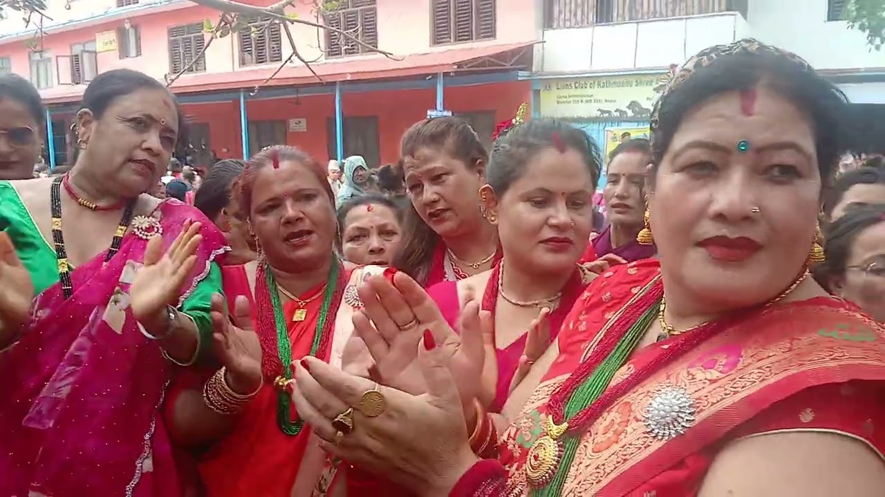 🌺 अर्को अायाे फेरि बाबाल   गायिका माेटीकाे डान्स सहितको  झकास लाेक दाेहाेरी हेर्नुस् ।🌺