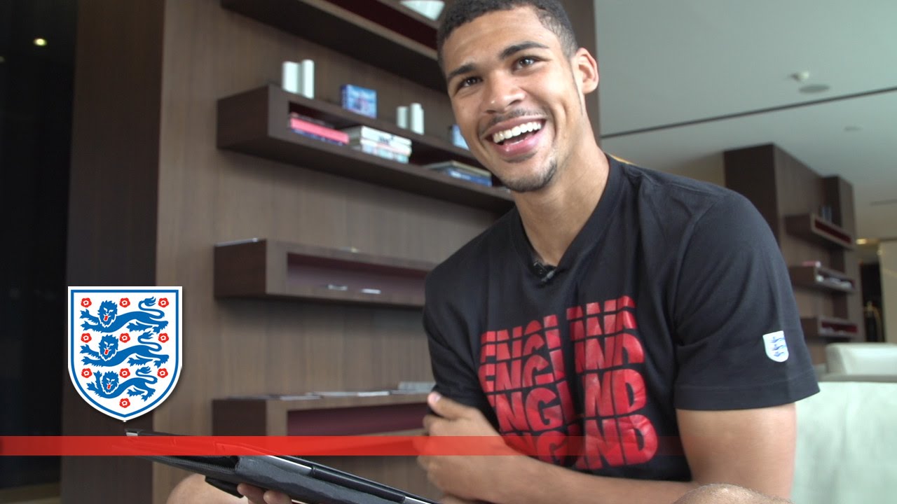 Loftus-Cheek answers the question: 'Messi or Ronaldo?' | #ask...