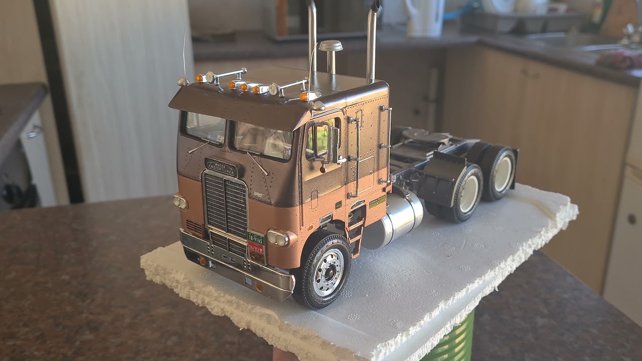 Freightliner dual drive cab over in 25th scale from AMT with Italeri Cummins