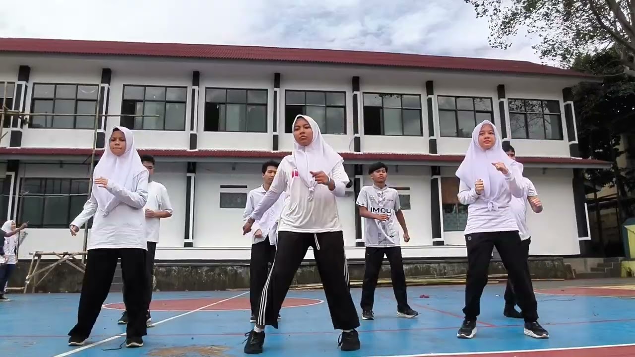 Senam irama. kelompok 2 - SMAN 4 Kota Bogor