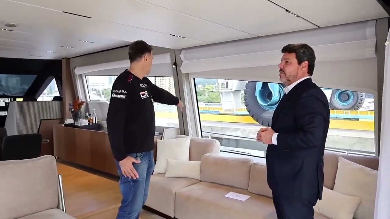 Júnior Loes apresenta a FERRETTI YACHTS 720 no canal TV Diário de bordo