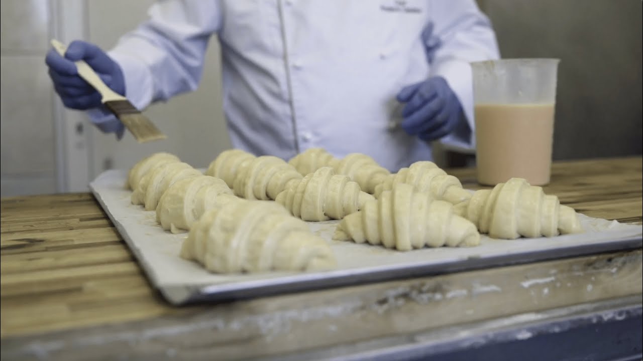 What Is An Egg Wash Substitute? | Knead to Know Basis | BAKERpedia