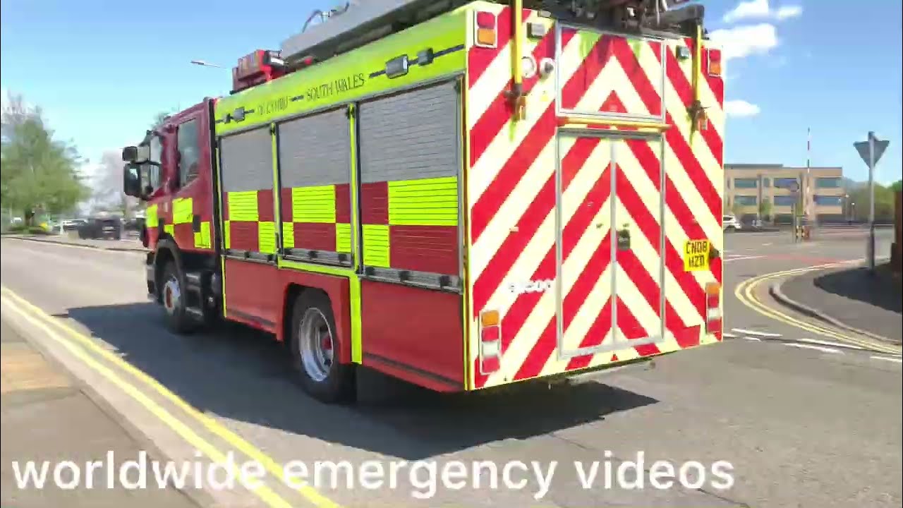 south wales fire & rescue caldicot responding to a automatic fire alarm at caldicot library 26/4/22