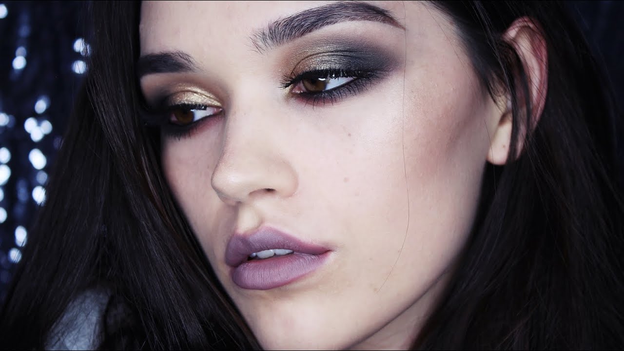 Strange Smokey eyes