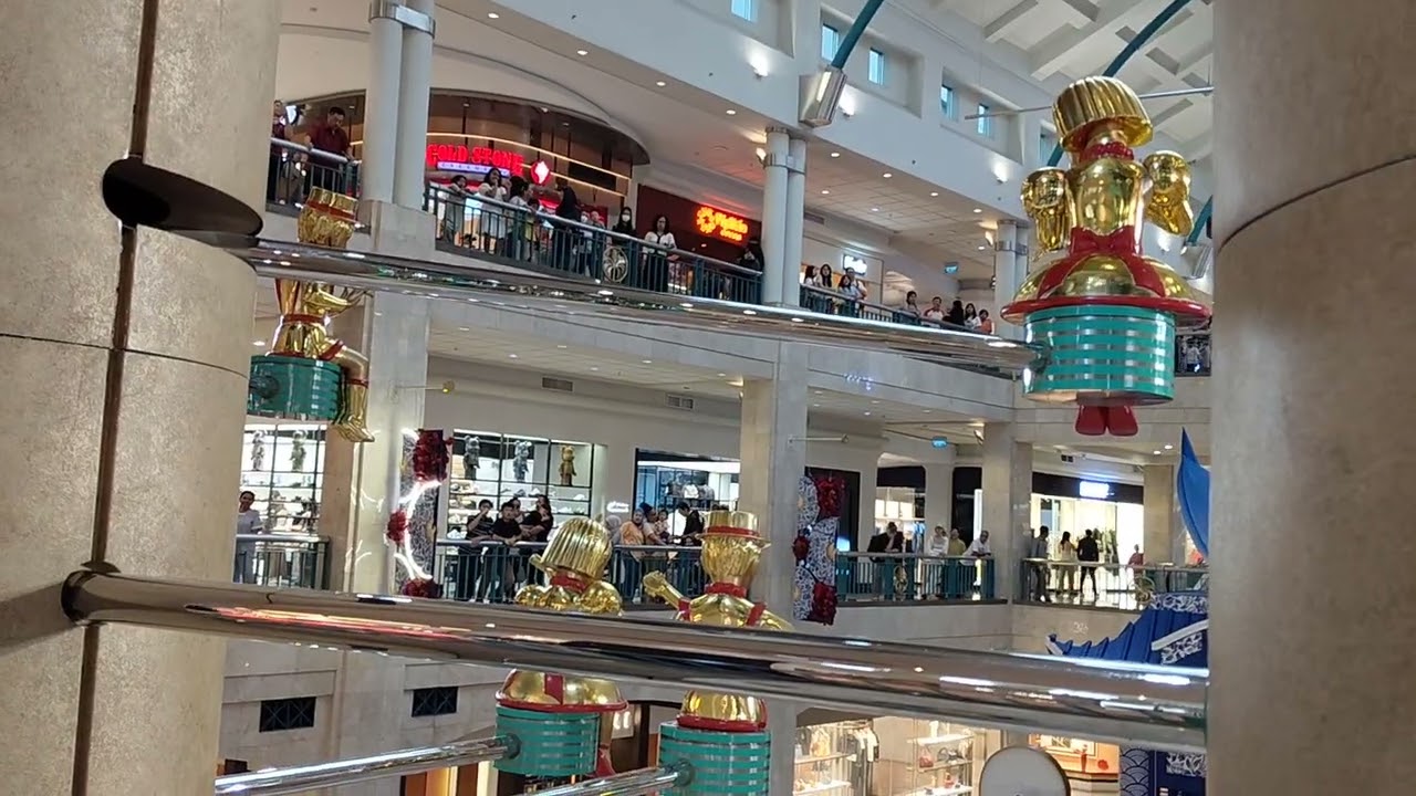 Plaza Senayan clock jam 5 hr minggu tanggal 25 January 2026.