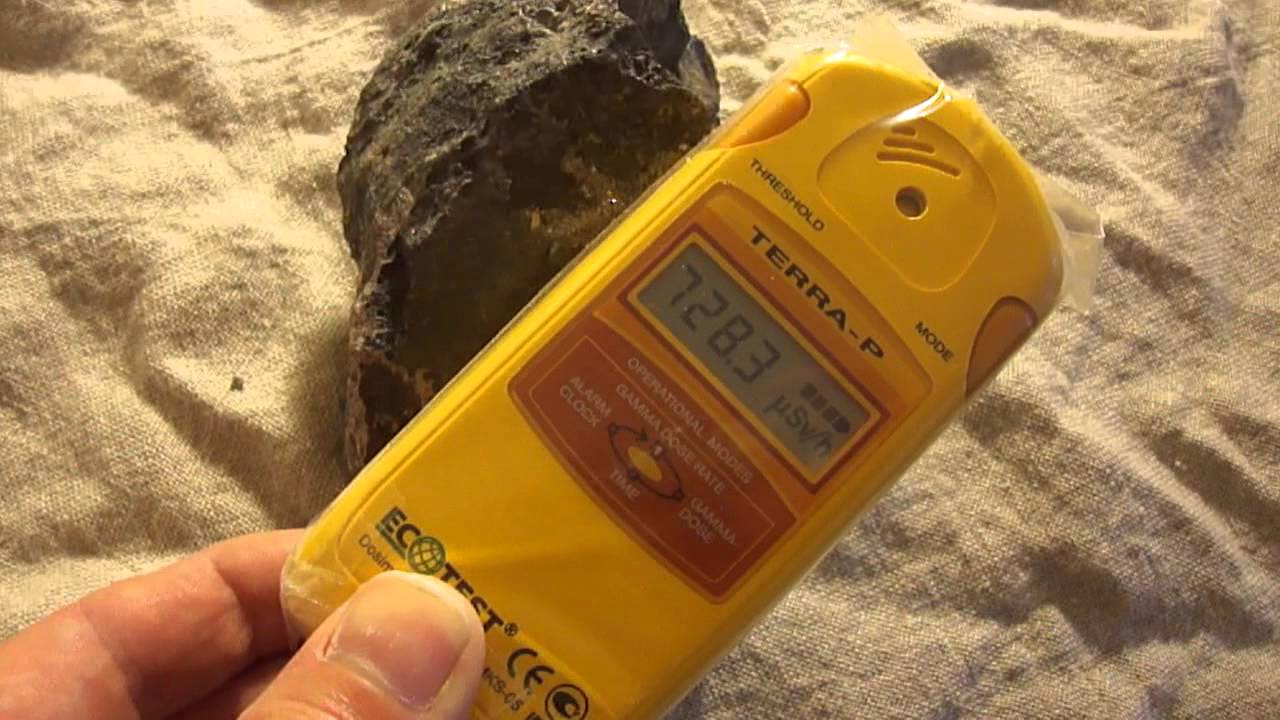 Pitchblende Uranium ore. (Hartenstein Reicherz) Geiger counter Beta+Gamma