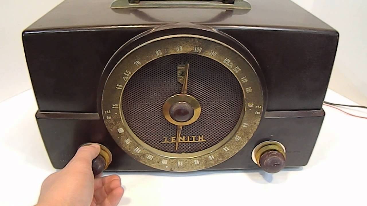 Zenith Radio Model G725 - 1950's
