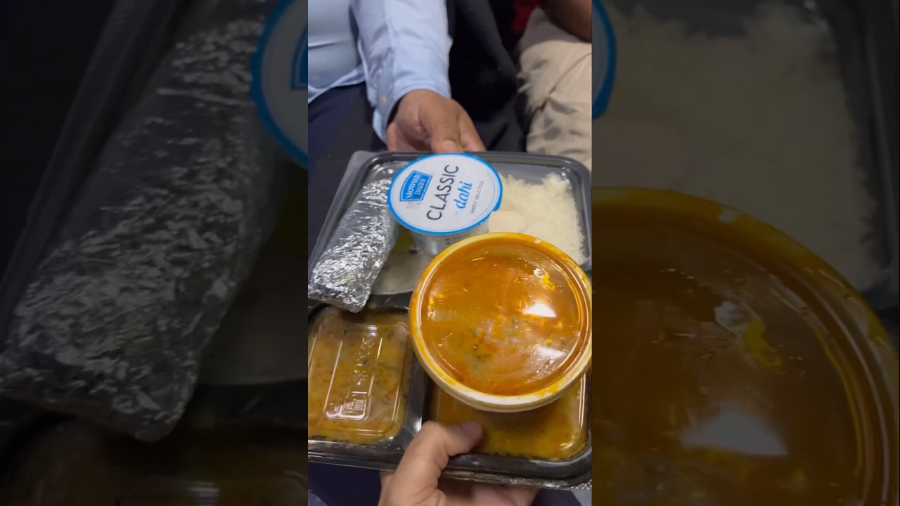 Train ka khana 😋#trainfood #shortsfeed #trending #viral #foodblogger #foodlover #indianrailways
