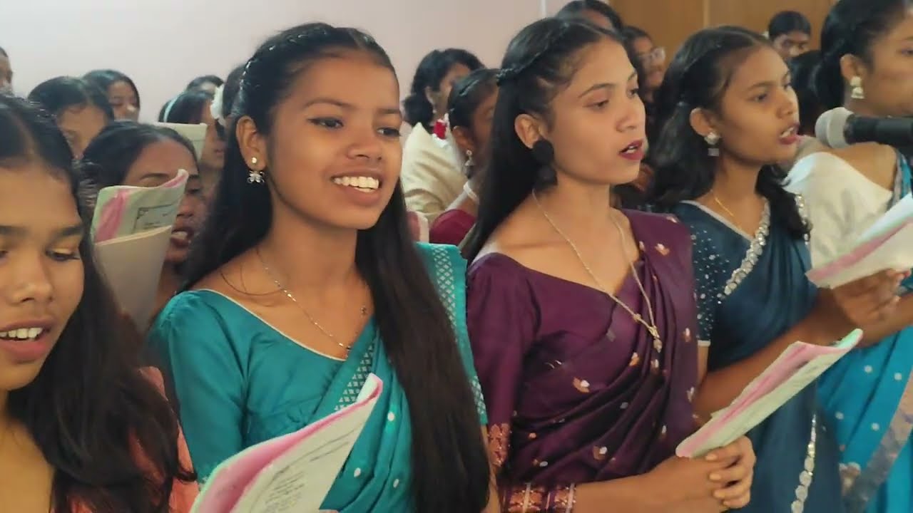 Pavitra Aatma Aa Mujhe Le Chal Yeshu Ke Charno Mein