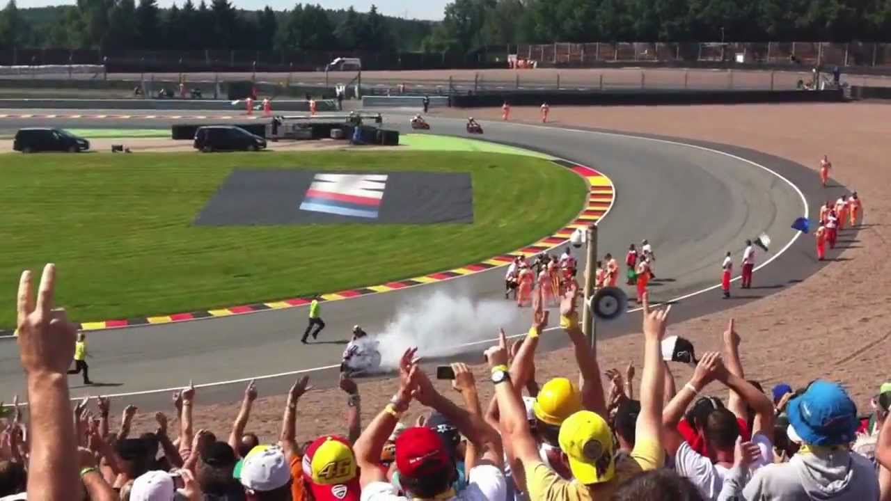 Sachsenring 2012 - Sandro Cortese Siegesfeier Moto3 Rennen vor T2