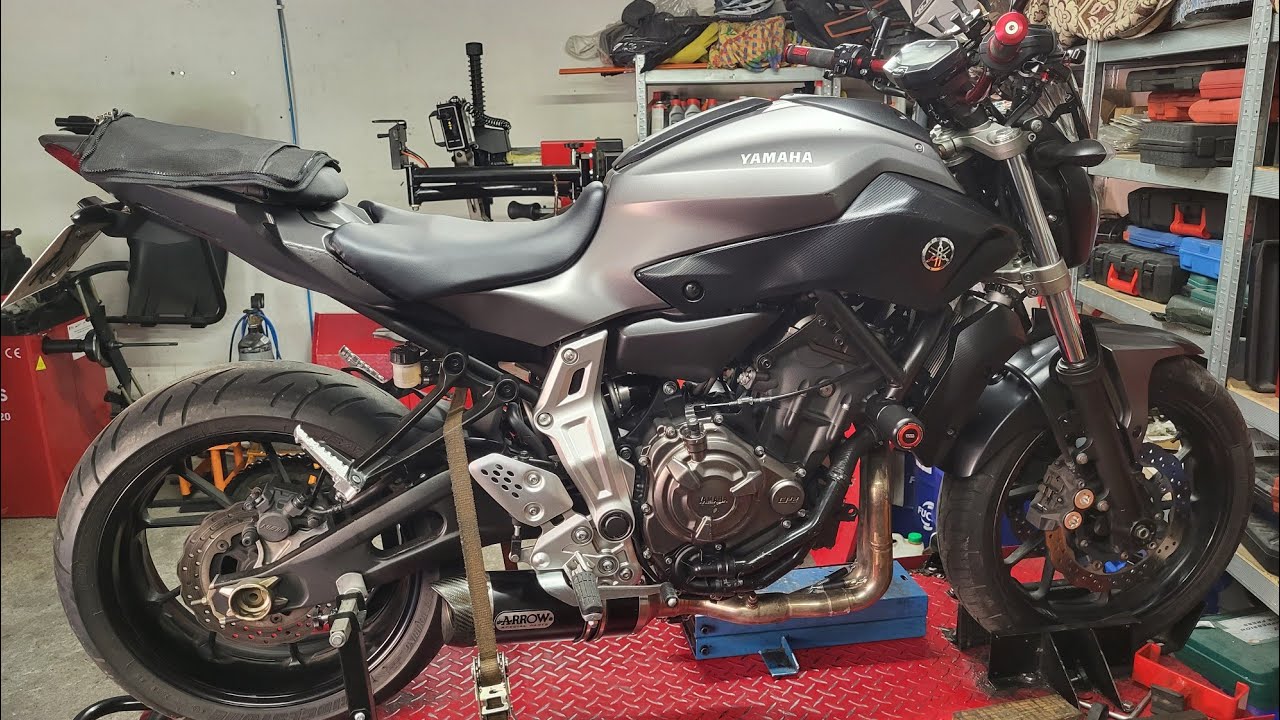 Yamaha MT07, drobny przegląd, krzywe zawieszenie, zawory, podciśnienia.