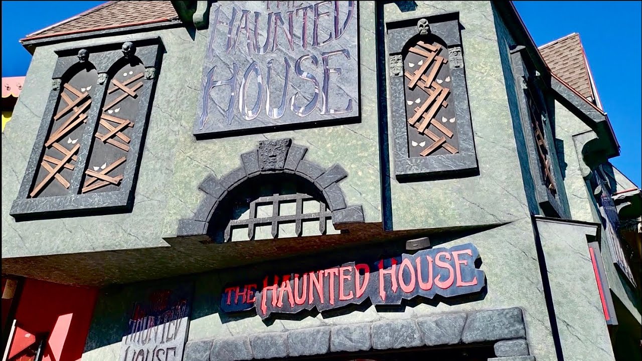 [4K] HAUNTED HOUSE in Niagara Falls | Clifton Hills Street