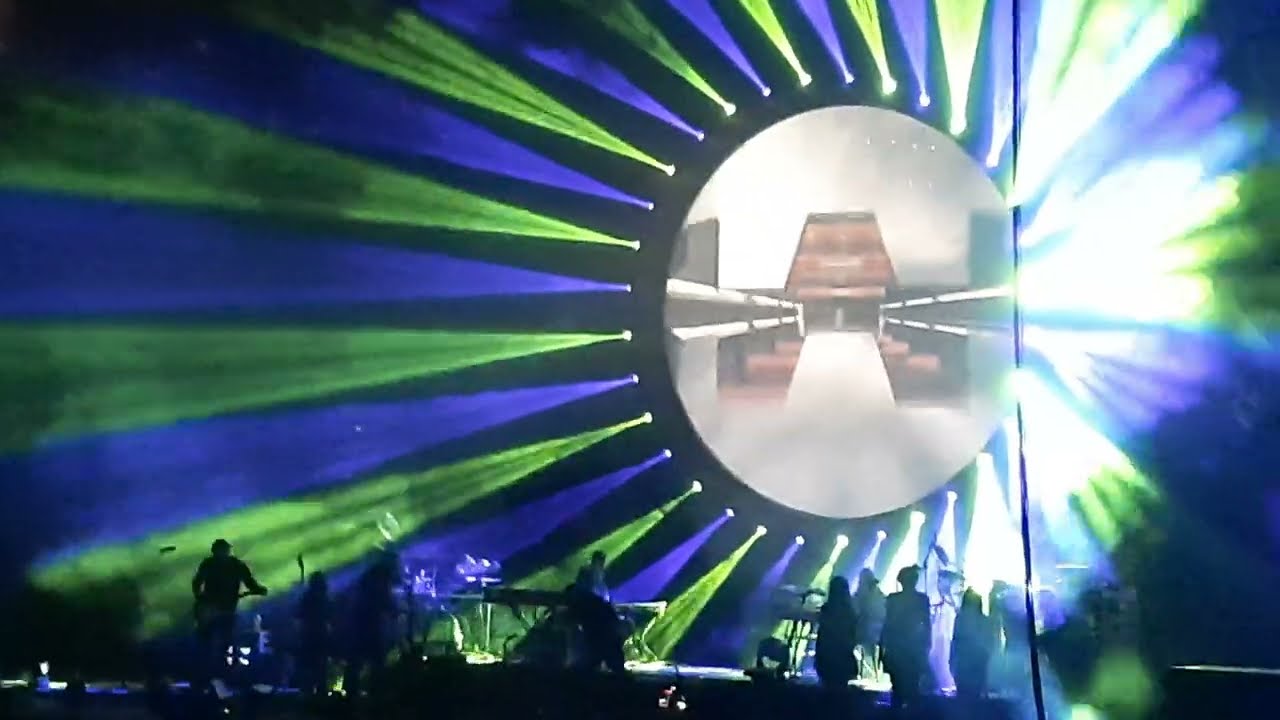 Welcome to the Machine — Brit Floyd Live 🌈🤖 Epic Light Show Experience