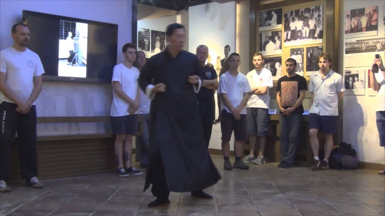 45 - Grandmaster Samuel Kwok performs Biu Gee (Biu Tse) at Ip Man Tong