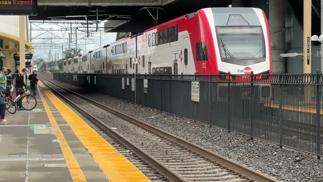 Northbound Express @caltrain #511 and getting on Southbound Limited Stop @caltrain #412 at Millbrae.