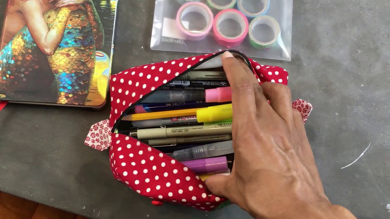 Matériel d'artjournal pour voyager