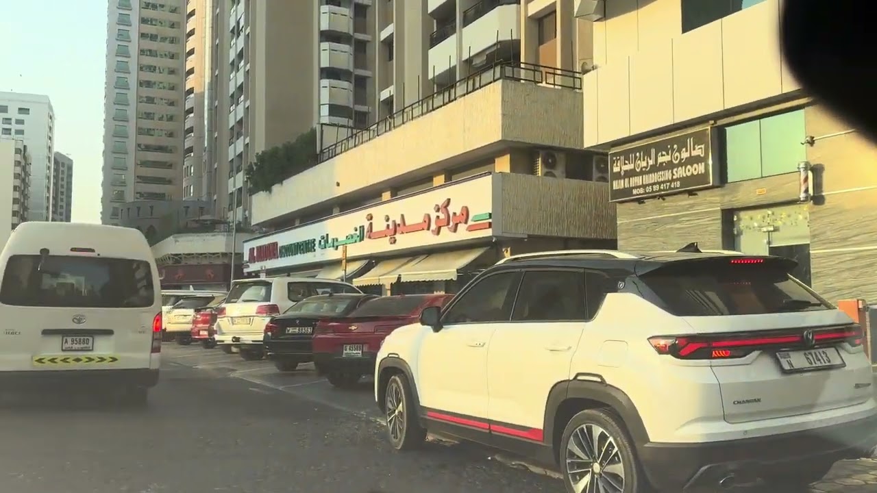 تدريب طالبه على السياقه