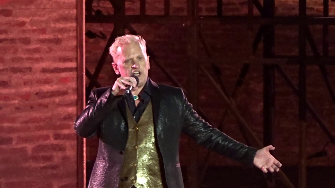 Augsburg The Show Must Go On: Herz aus Gold (Chris Murray & Ensemble)