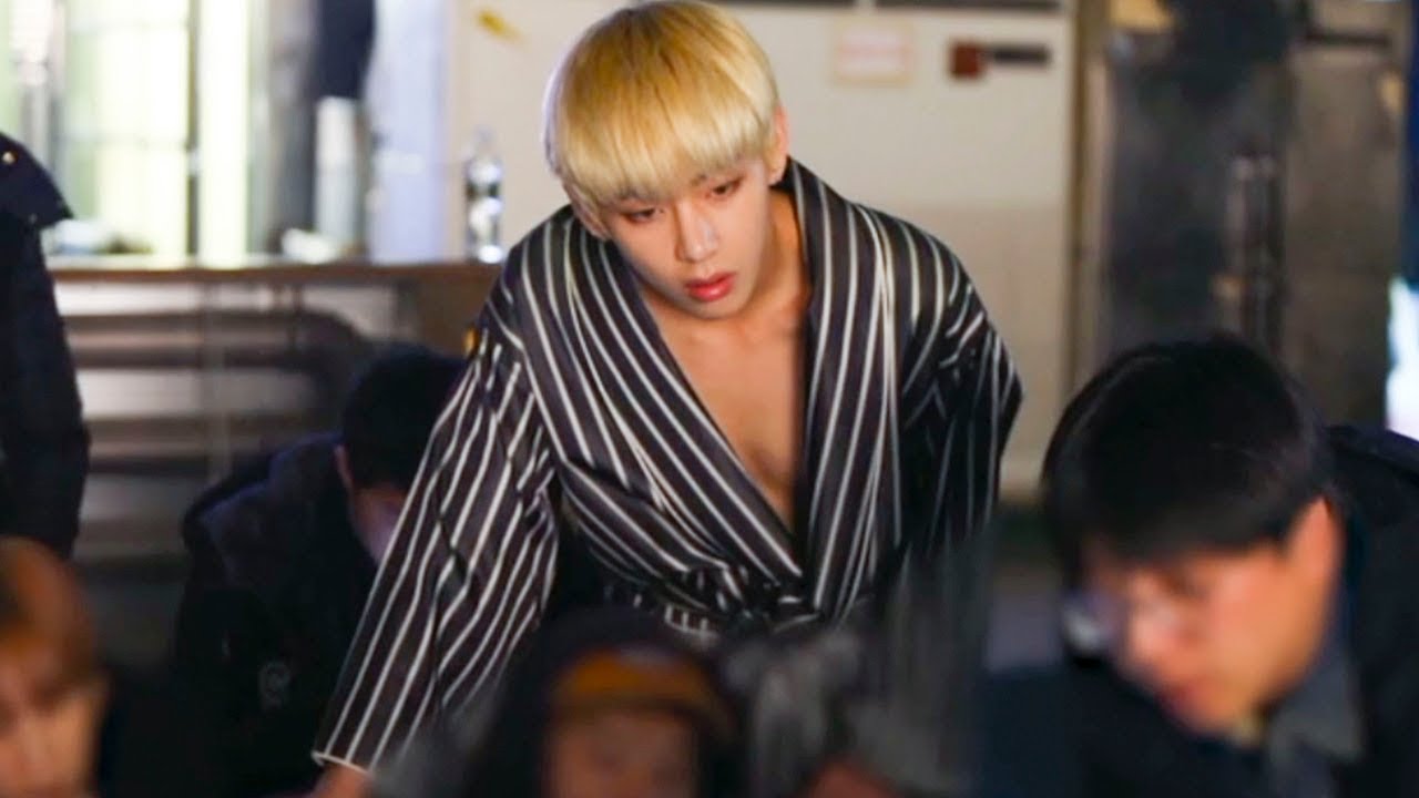 BTS V (방탄소년단)  Kim taehyung laughing compilation