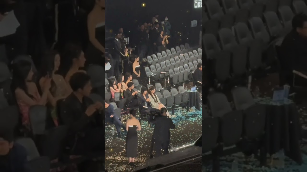 Wang Yibo & Zhao Lusi sat next to each other, watching the event for a straight 15 minutes 😂