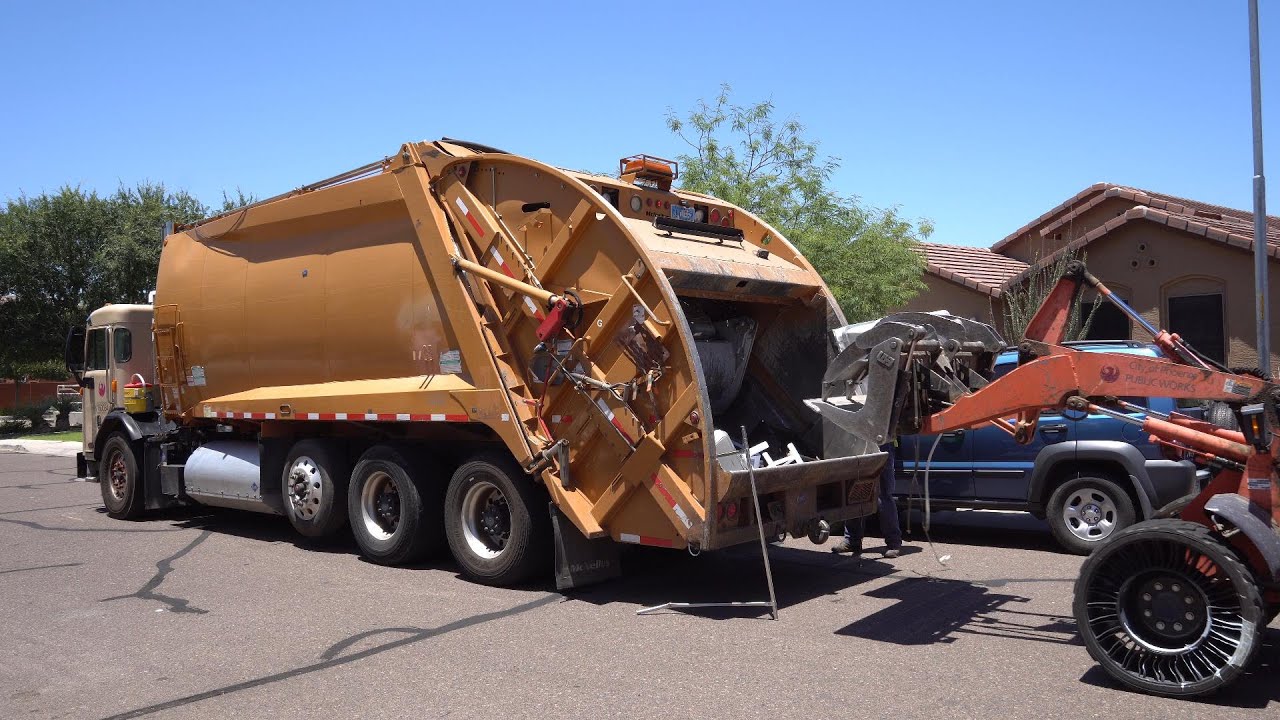 City of Phoenix PW: 2014 McNeilus Rear Load Garbage Truck