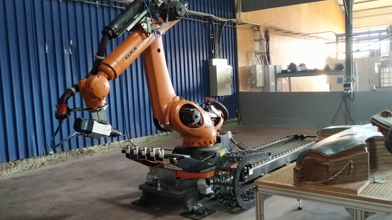 Milling robot KUKA KR210 R3100 Krc4 on lineal track, Tool changer test