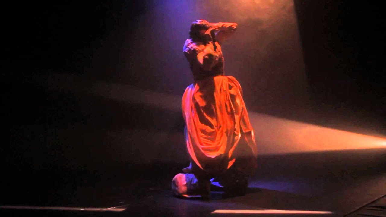 L'EVEIL (2012) costume-led physical theatre solo live performance