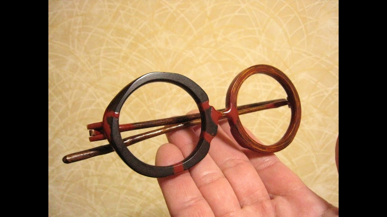 漆と7種の木で作る「漆木メガネ」