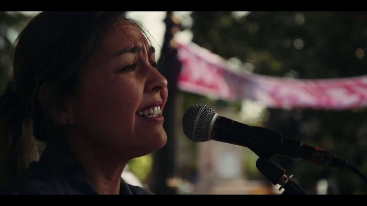 Denisse Malebrán - Cuando miro en tus ojos (Versión Acústica)