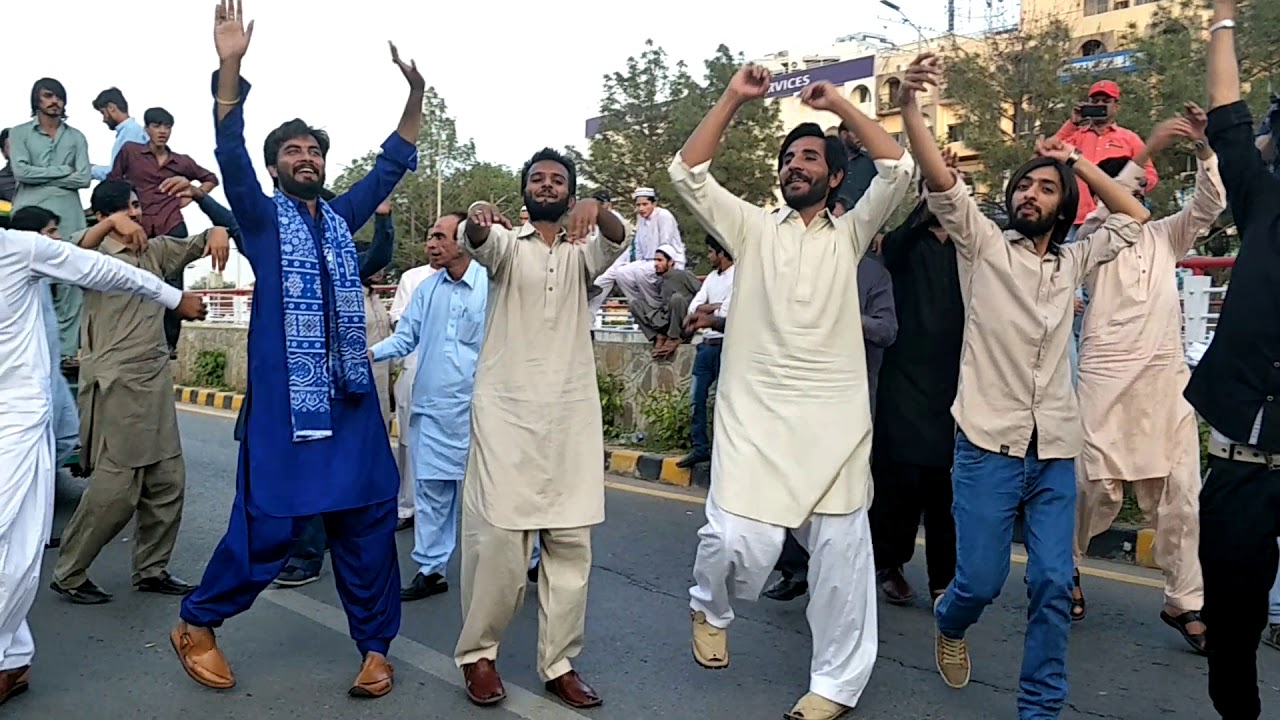 Saraiki jhumar parliment house k samny islamabad