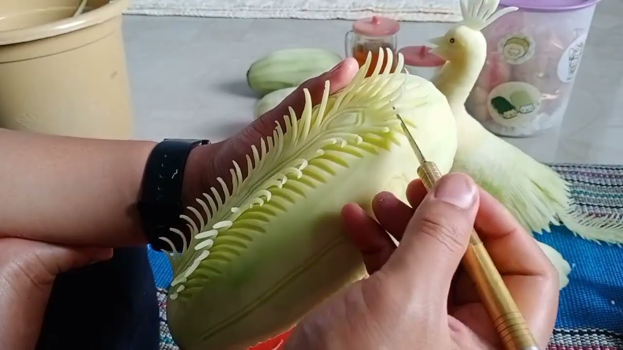 PEACOCK || Cara Membuat Ekor Merak #garnish #fruitcarving #carving