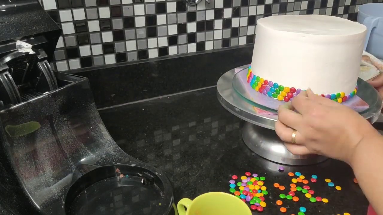 BOLO DECORAÇÃO M&M | BOLOS ESPETÁCULOS | LORENA GONTIJO