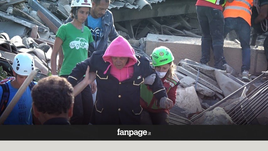 Terremoto Amatrice, sopravvissuto estratto vivo dalle macerie: 