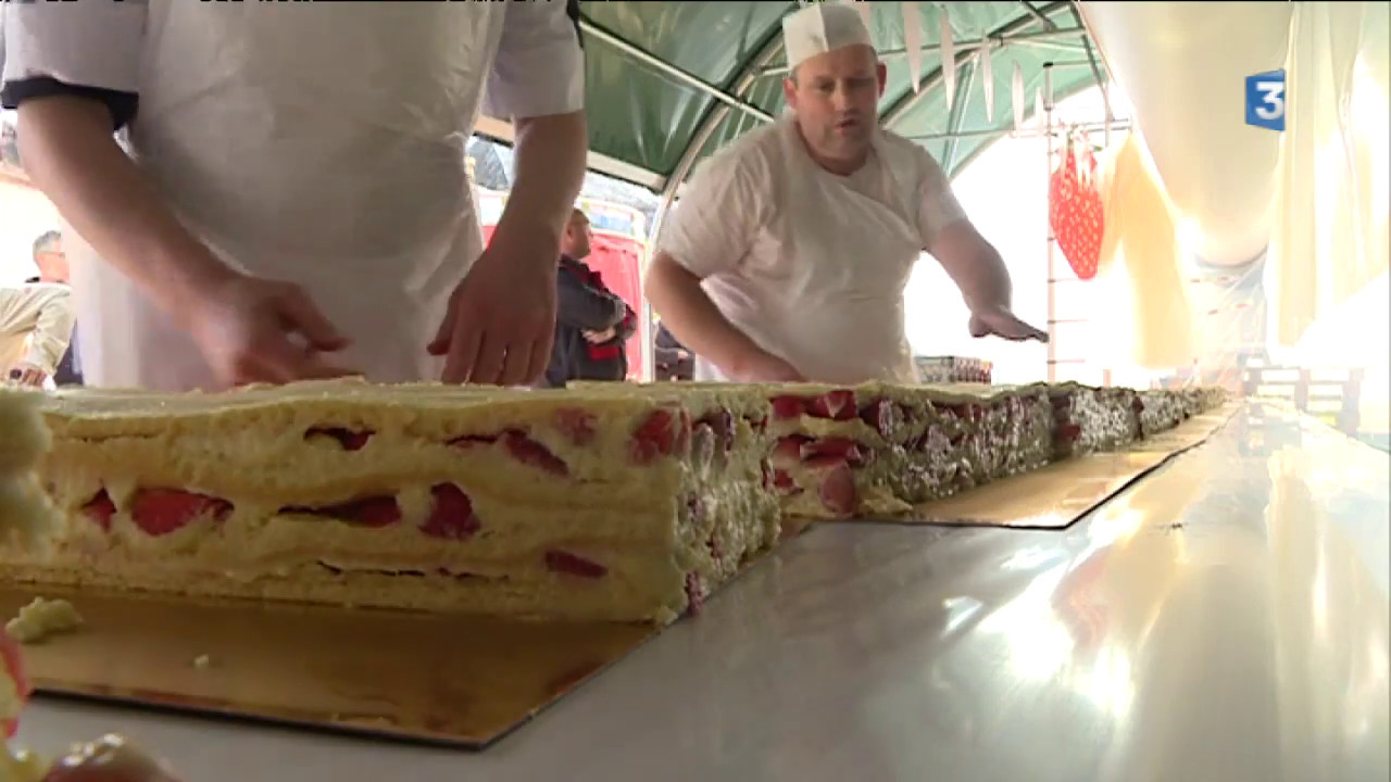 Record du monde : le plus grand fraisier est à Beaulieu-sur-Dordogne