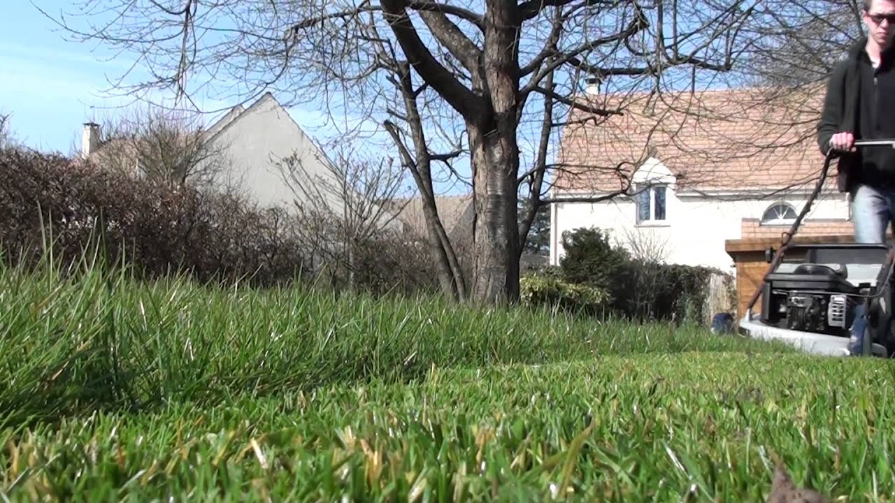 • Réparation et Tonte avec la Peugeot !