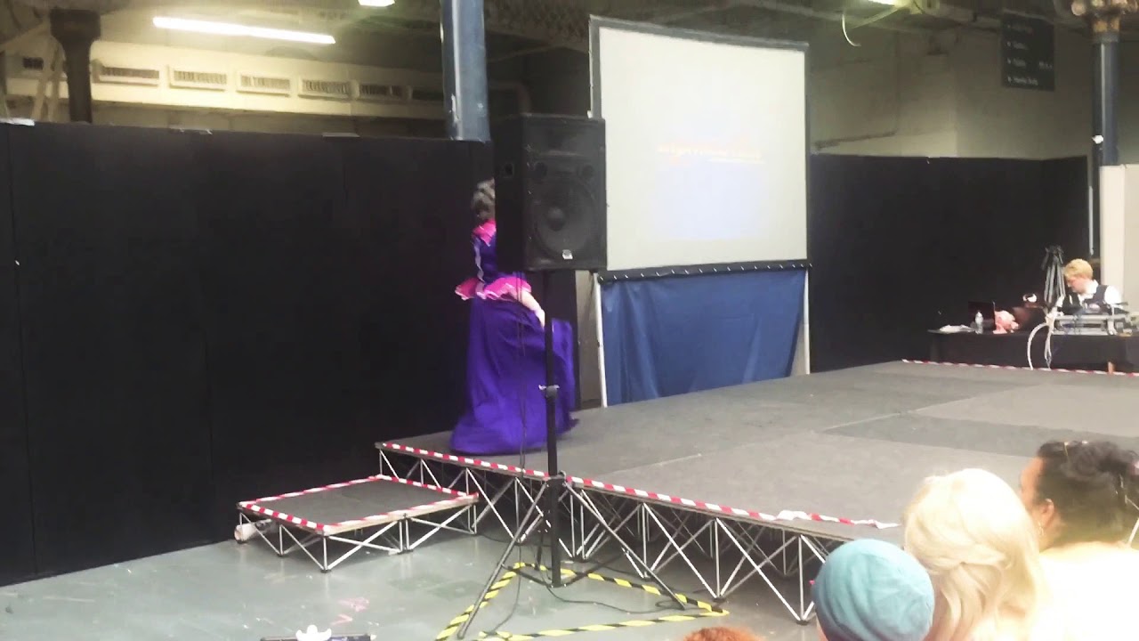 Transforming Cinderella Dress Cosplay LFCC 2018