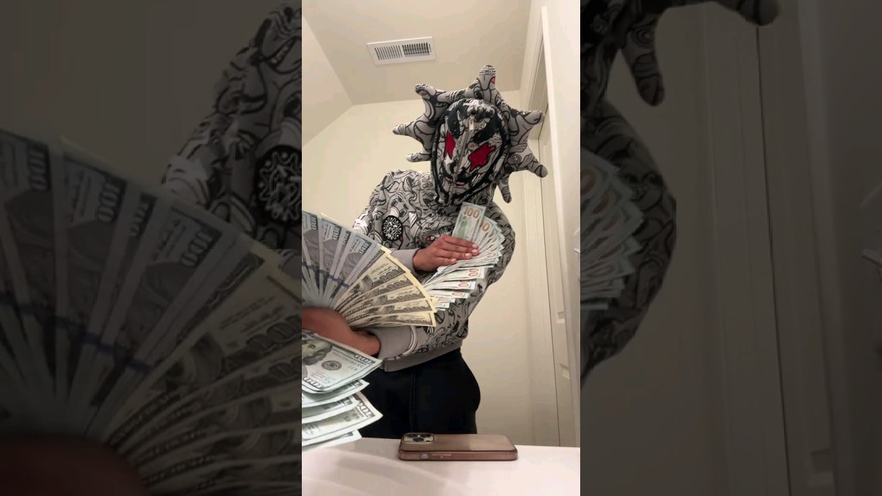 How to money spread like a sweat 😭 💰. #shorts #lifehack #tricks #viral #trending #blowup #tutorial